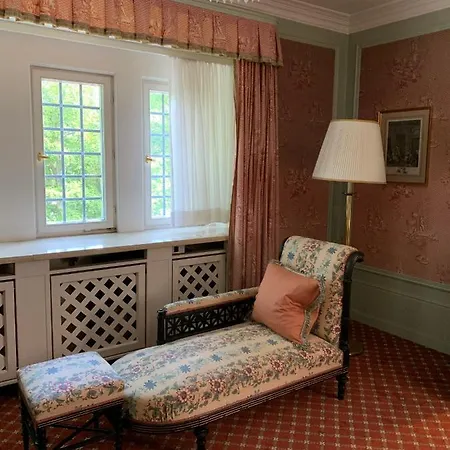 - Frankfurt Hotel 5*