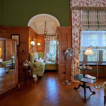 克伦贝格城堡酒店 - 法兰克福酒店 酒店 陶努斯山区克龙贝格