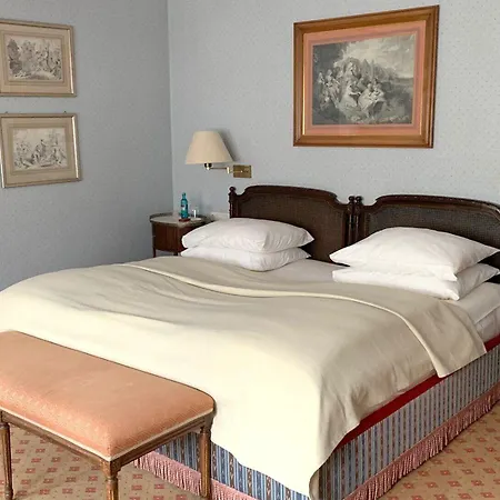 - Frankfurt Hotel