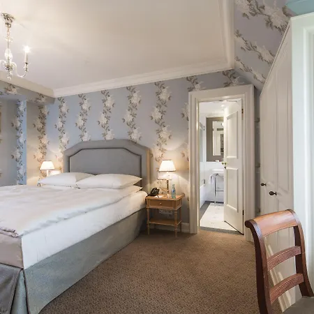 - Frankfurt Hotel 5*