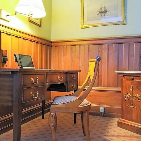 - Frankfurt Hotel